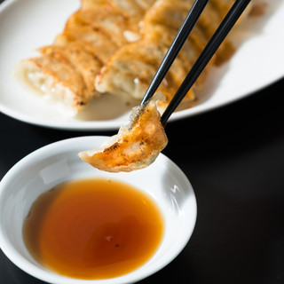 【博多骨折り餃子】国産食材のみを使用した職人手作りの絶品餃子