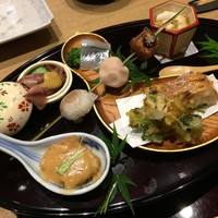 御幸町 田がわ - 八寸 （甘鯛　桜鱒木の芽焼き　あおさ、新玉ねぎ　三つ葉 豚角煮　甘鯛手鞠寿司　百合根団子　粟麩田楽 蛍烏賊　細魚　白子、湯葉）