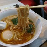 本枯中華そば 魚雷 - 全粒粉の麺リフト(18-05)