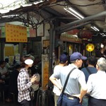 劉山東牛肉麵 - 外観(ビビるヨメ)