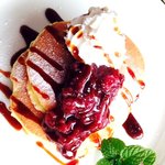 Cafe time Kei.. - 国産あずきとホイップクリームをトッピングしたパンケーキ