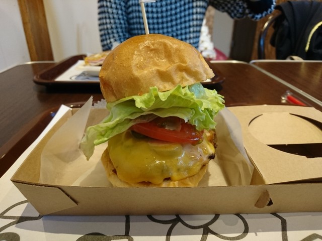 Flowers 有馬温泉の新名物 ジューシーなハンバーガーを食す ゴンザレスの食い倒れブログ
