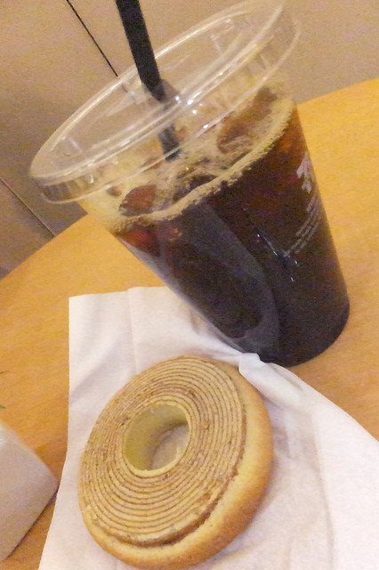 文明堂の 銀座のばうむくうへん 輪 と アイスコーヒー をいただいて イトーヨーカドー琴似店のセブンカフェは 安価で気軽に小休止ができます By 食べ過ぎ太り過ぎ セブンカフェ イトーヨーカドー琴似店 Seven Cafe 琴似 jr カフェ 食べログ 文明堂の 銀座のばうむくうへん 輪 と アイスコーヒー をいただいて イトーヨーカドー琴似店のセブンカフェは 安価で気軽に小休止ができます By 食べ過ぎ太り過ぎ セブンカフェ イトーヨーカドー琴似店 Seven Cafe 琴似 jr カフェ 食べログ