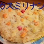 Kurusani - カシミール地方のナンだそうで、上にはフルーツ、ココナツ、ヨーグルトがかかっています。カレーと食べても合いますが、デザート感覚で食べてもグッド。お腹にたまります。