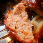 アメリカ屋 - 「ビッグママハンバーグ」をカットしたところ
