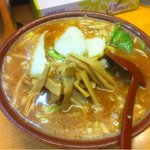 ラーメンハウス - お決まりの、「みそラーメン」に「ポテト」のトッピングで、「みそポテ」のできあがり!!