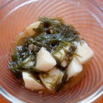 アメリカ屋 - サラダバーのサラダ（めかぶと長芋のワサビドレッシング和え）