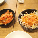 Shimbashi Yakiton - 旨辛もやしと白菜キムチ