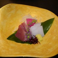 与太呂 本店 - 向付 ○鰹とアオリイカのお造り あしらい一式