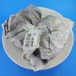 お惣菜の店　ふるや - 新聞紙に包まれた感じが懐かしい