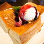 カフェ ムーン - アイスクリームトースト