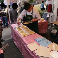 イル ギオットーネ 京都本店 - 盛り付け中