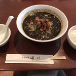 瀘川 - 担々麺セットの黒胡麻（815円税別）には、白ご飯も付いていますよ。