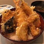 Tempura Kamon - ランチ天丼 A 1000円。