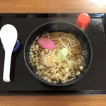 麺カフェ 乙人 - かけそば、450円です。