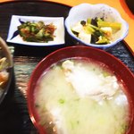 もぐり漁師の店 天草海士宴 - あら入りみそ汁と小鉢2品(^^)