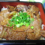 たんとん亭 - 味噌豚重アップ