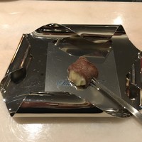 SALONE 2007 - A5サーロインステーキ。看板メニューらしい。これは筆舌尽くしがたい複雑な味！感動すら覚えました。ワインでフランベしたもので、濃厚な肉の甘みが口いっぱいに広がります。中身はポテト。