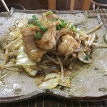 okonomiyakitakoyakitampopo - オススメ鉄板焼❗️鉄板牛ホルモン焼 680円 ぷりぷりシマちょうにたっぷり野菜炒め付