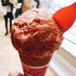 サーティワンアイスクリーム - レッドベルベットケーキ レギュラーコーン