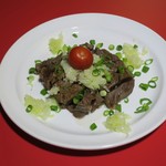 佐貫居酒屋バル 麺’s BAR 叶多寿 - 本日のソースを添えた熟成牛肉