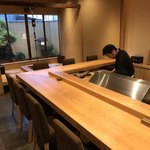 天ぷら たけうち - 落ち着いた雰囲気の店内（承認済み）