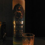 BAR Too - よもぎのリキュール「アブサン」。ストレートでお試し。強烈なアルコールだが香りは魅力的♪