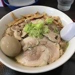 自家製太麺 渡辺 - らー麺(普通)680えん 煮豚220えん 味玉100えん