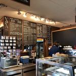 Better Living Through Coffee - 注文したら名前を告げる→席で待つ→呼ばれる、スタイル