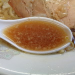 ラーメン二郎 - カエシ強調型スープ