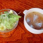 Hitsuji No Koya - ランチのサラダとスープ