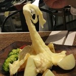 神田 まる牛 second - 野菜の上でトロけるラクレットチーズ～♪