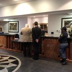 The Blue Train - レセプションでチェックイン手続き