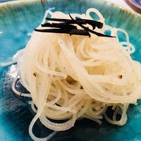 CINA New Modern Chinese - トリュフ＆ビーフン。