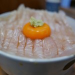 平目漬丼せんべい汁セット1.350円の平目漬丼…1番人気です♪