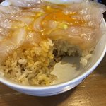 みなと食堂 - 平目漬丼せんべい汁セット1,350円…卵を割ってみました