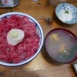 みなと食堂 - 本まぐろ中落ち丼1,200円、いちご煮950円