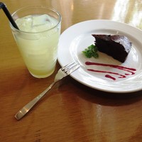 トラットリア ブラチェリア アゴスティーノ!! - チョコラータとグレープフルーツジュース