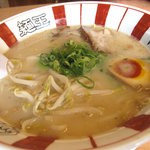 Hakatamenou - 基本のラーメン＋白ご飯は、ランチタイムなら480円！