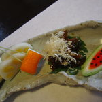 天毬 - 組肴（小メロンの西瓜見立て、ゴーヤ味噌炒め、烏賊の雲丹焼き、自家製辛子蓮根）