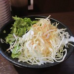 チャオチャオ - 先ず最初に定食のサラダが運ばれて来ました、野菜中心のミニサラダです。
