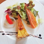 Bistro Vin Vino - オードブル(キッシュ・サーモンのマリネ・サラダ)
