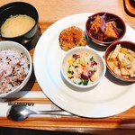 Cafe＆Meal Muji - おかず4種+十穀米+味噌汁