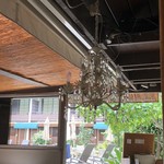 Wasabi Bistro - シャンデリア