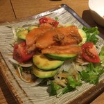 和食居酒屋いすず - アボガドとサーモンサラダ