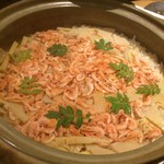 和食居酒屋いすず - 桜海老入り筍ご飯