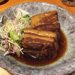 琉球酒場　游林屋 - 柔らかいラフテー　680円。