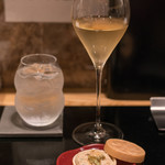 わいん食堂 Chez とし - 2018.5 鰻のムースの最中（お通し）