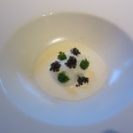 キュイジーヌ[s] ミッシェル・トロワグロ - ブロッコリー アーモンド 林檎とキャビア