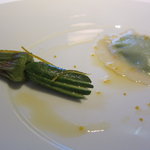 キュイジーヌ[s] ミッシェル・トロワグロ - グリンピースのラビオリ 花ズッキーニとオレンジ